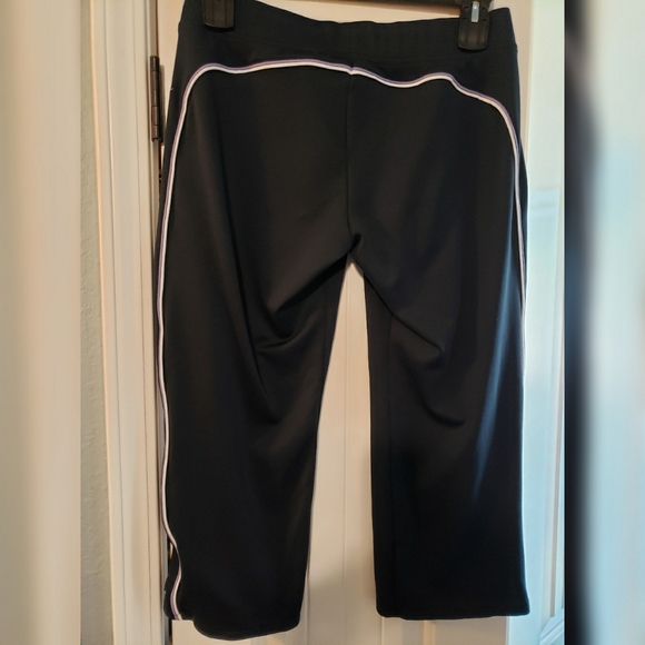 NIKE Capri Athletic Pants - Picture 2 of 6